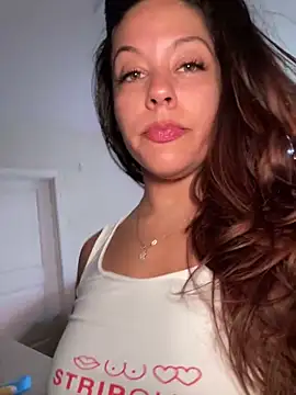 Snapshot of bellafreakyfun chatting on April 13, 2026, 1:27 pm bellafreakyfun online show from April 13, 2026, 1:27 pm