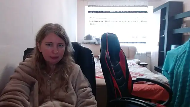 PeterAndJen online show from February 21, 2025, 12:50 pm