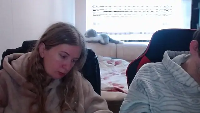 PeterAndJen online show from February 26, 2025, 9:42 am