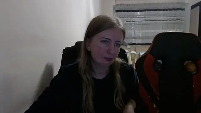 PeterAndJen online show from October 28, 2025, 7:27 pm