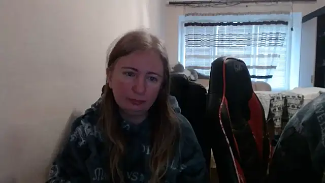 Snapshot of PeterAndJen chatting on February 6, 2026, 7:12 am PeterAndJen online show from February 6, 2026, 7:12 am