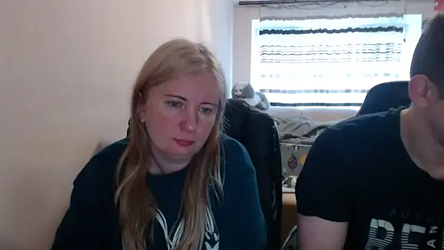 PeterAndJen online show from April 30, 2026, 5:47 am