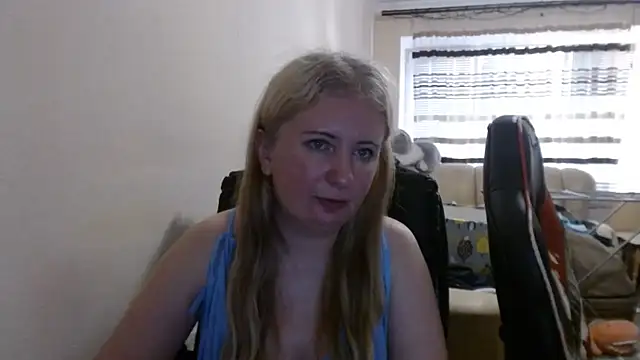 Snapshot of PeterAndJen chatting on June 26, 2026, 5:39 pm PeterAndJen online show from June 26, 2026, 5:39 pm