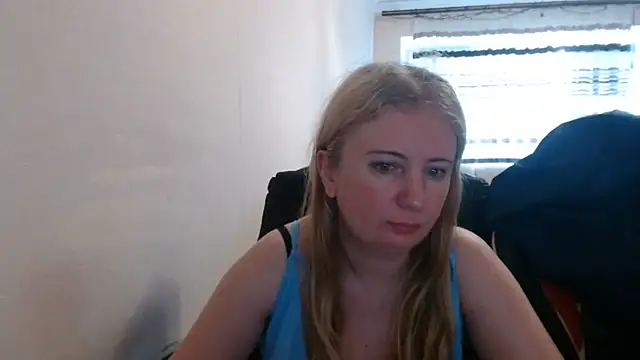 Snapshot of PeterAndJen chatting on June 27, 2026, 5:56 am PeterAndJen online show from June 27, 2026, 5:56 am