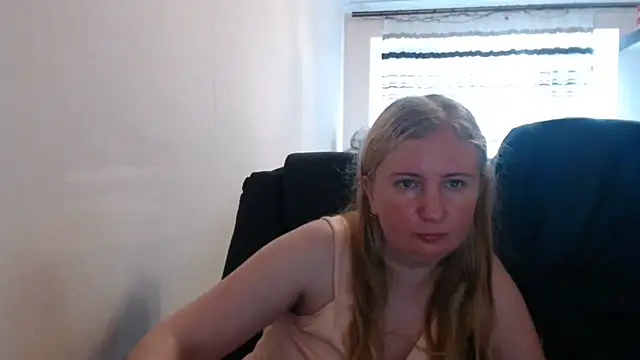 Snapshot of PeterAndJen chatting on June 30, 2026, 4:19 pm PeterAndJen online show from June 30, 2026, 4:19 pm