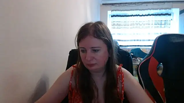 Snapshot of PeterAndJen chatting on July 12, 2026, 5:20 am PeterAndJen online show from July 12, 2026, 5:20 am