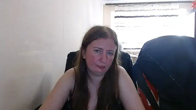 Snapshot of PeterAndJen chatting on July 15, 2026, 5:29 pm PeterAndJen online show from July 15, 2026, 5:29 pm