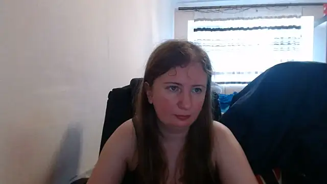 Snapshot of PeterAndJen chatting on July 19, 2026, 6:28 am PeterAndJen online show from July 19, 2026, 6:28 am