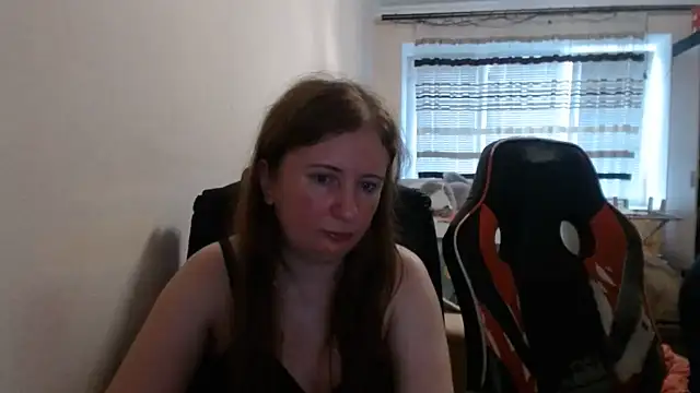 Snapshot of PeterAndJen chatting on July 19, 2026, 6:44 pm PeterAndJen online show from July 19, 2026, 6:44 pm