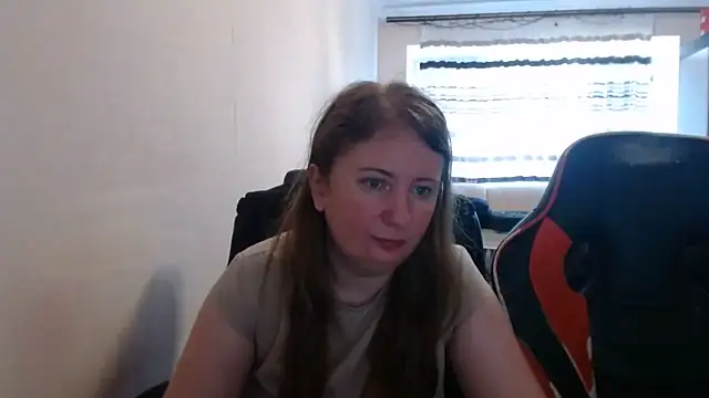 Snapshot of PeterAndJen chatting on July 25, 2026, 6:00 am PeterAndJen online show from July 25, 2026, 6:00 am
