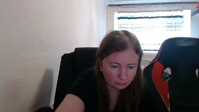 Snapshot of PeterAndJen chatting on July 28, 2026, 6:31 am PeterAndJen online show from July 28, 2026, 6:31 am