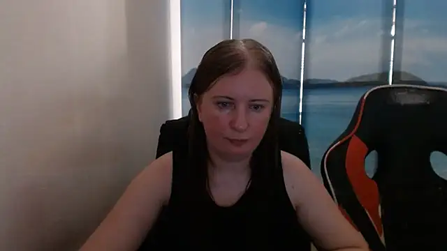Snapshot of PeterAndJen chatting on July 31, 2026, 5:34 pm PeterAndJen online show from July 31, 2026, 5:34 pm