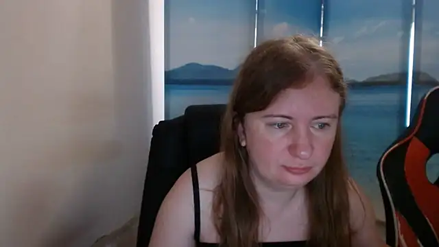 Snapshot of PeterAndJen chatting on August 4, 2026, 5:21 am PeterAndJen online show from August 4, 2026, 5:21 am