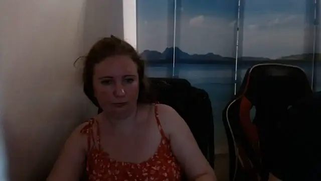 Snapshot of PeterAndJen chatting on August 5, 2026, 5:38 pm PeterAndJen online show from August 5, 2026, 5:38 pm