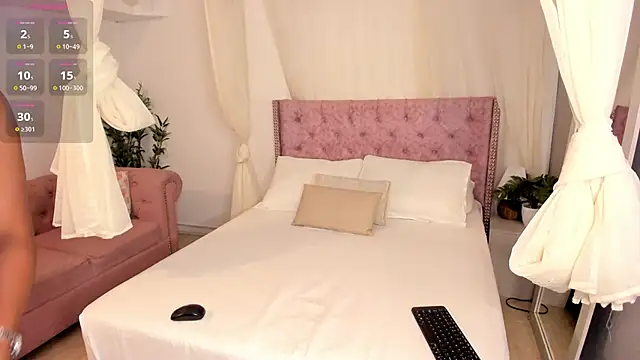 Snapshot of Snooky_Clinton chatting on October 14, 2025, 11:05 pm Snooky Clinton online show from October 14, 2025, 11:05 pm