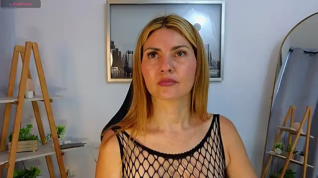 bella  adams online show from October 18, 2025, 9:37 pm