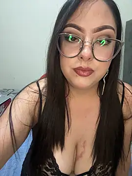 Snapshot of MileyGia chatting on April 11, 2026, 2:27 am MileyGia online show from April 11, 2026, 2:27 am