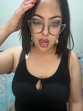 Snapshot of MileyGia chatting on April 12, 2026, 1:43 am MileyGia online show from April 12, 2026, 1:43 am