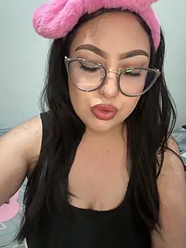 Snapshot of MileyGia chatting on May 15, 2026, 1:12 am MileyGia online show from May 15, 2026, 1:12 am