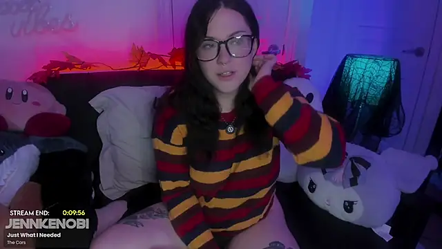 JennKenobi online show from October 17, 2025, 3:36 pm