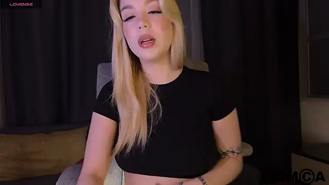 Snapshot of ariashaa chatting on March 25, 2026, 4:02 pm ariashaa online show from March 25, 2026, 4:02 pm