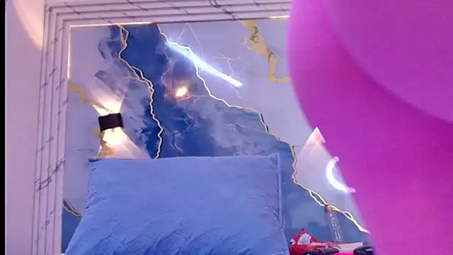 Snapshot of lorrayne_ chatting on October 10, 2025, 12:15 pm lorrayne  online show from October 10, 2025, 12:15 pm