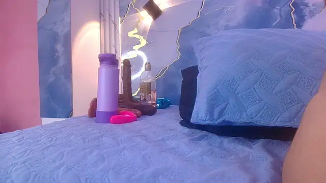 lorrayne  online show from November 17, 2025, 12:22 pm