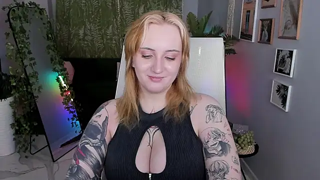 AsheLucker online show from May 6, 2026, 2:29 am