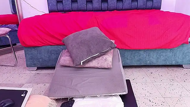 IsiisLovei online show from March 6, 2026, 3:08 pm