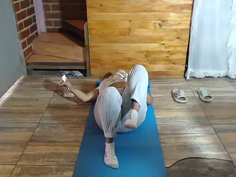 Hilarybunnyy online show from March 16, 2026, 12:20 pm