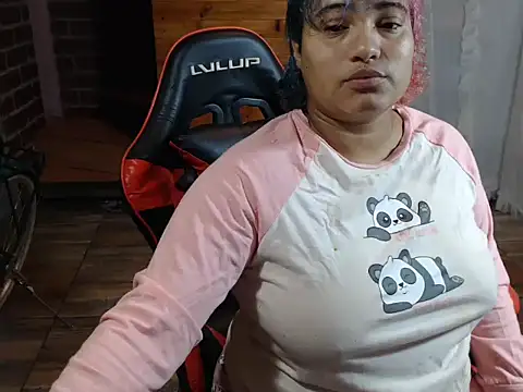 Hilarybunnyy online show from March 17, 2026, 12:59 am