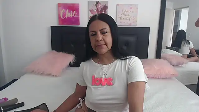 Snapshot of katiehotx chatting on September 28, 2025, 1:49 pm katiehotx online show from September 28, 2025, 1:49 pm