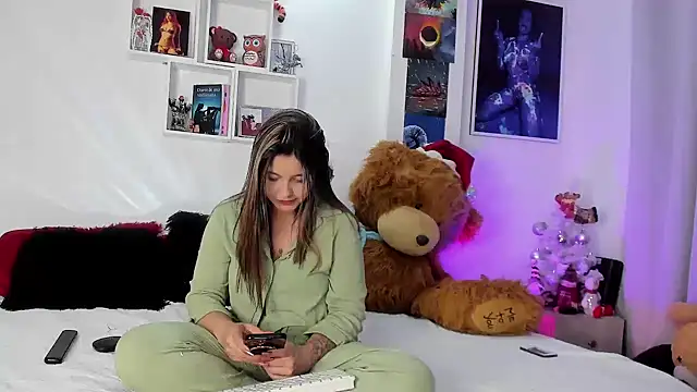 Sarah Jhonson online show from December 20, 2024, 10:00 pm