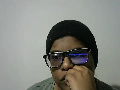 Sultryindianx100 online show from April 20, 2026, 7:15 pm