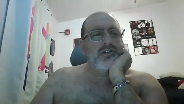 Snapshot of PaulBear777 chatting on October 6, 2025, 4:54 am PaulBear777 online show from October 6, 2025, 4:54 am