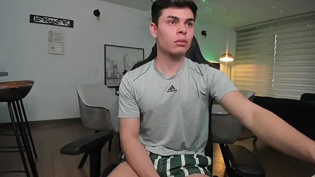 Snapshot of alejooo_twink chatting on February 27, 2025, 9:47 pm alejooo twink online show from February 27, 2025, 9:47 pm