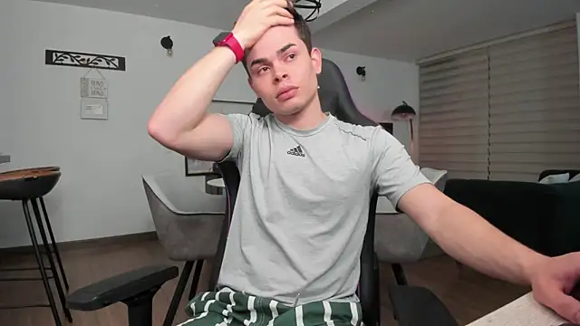 Snapshot of alejooo_twink chatting on February 28, 2025, 2:20 am alejooo twink online show from February 28, 2025, 2:20 am