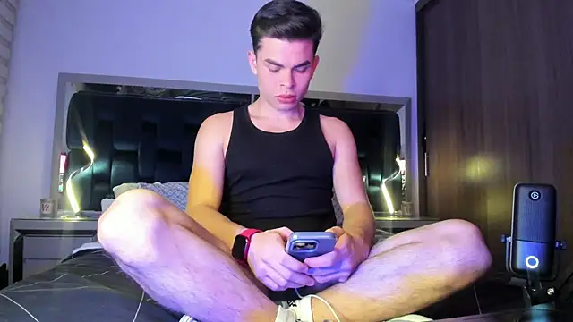 alejooo twink online show from January 8, 2026, 2:58 am