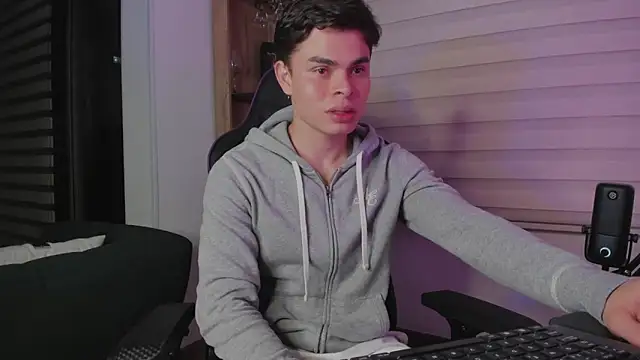 alejooo twink online show from February 18, 2026, 2:29 am