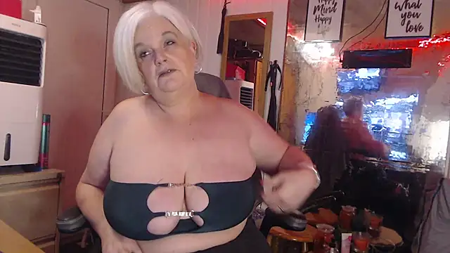 sexychazza16 online show from January 6, 2026, 8:01 pm