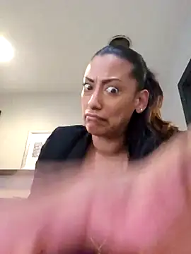 Snapshot of Nikkierosee chatting on March 17, 2025, 7:15 pm Nikkierosee online show from March 17, 2025, 7:15 pm