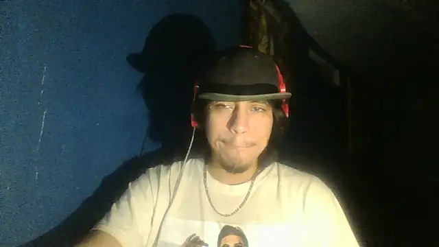 Snapshot of AlexAlejandro13 chatting on October 13, 2025, 6:46 am AlexAlejandro13 online show from October 13, 2025, 6:46 am