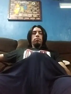 AlexAlejandro13 online show from May 4, 2026, 12:28 am