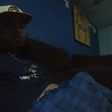 AlexAlejandro13 online show from May 5, 2026, 3:58 am