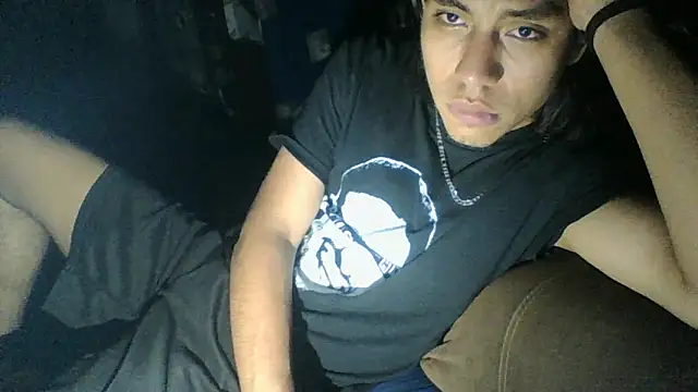 AlexAlejandro13 online show from May 20, 2026, 7:14 am