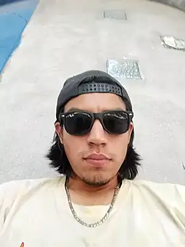 AlexAlejandro13 online show from May 22, 2026, 8:36 pm