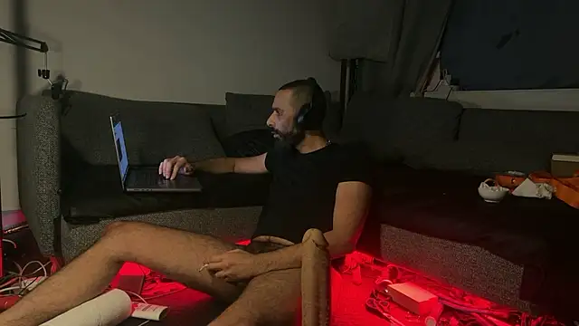 Alphapigbln online show from January 8, 2026, 12:46 am