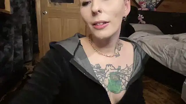 TeenyDoll online show from May 12, 2026, 2:52 am