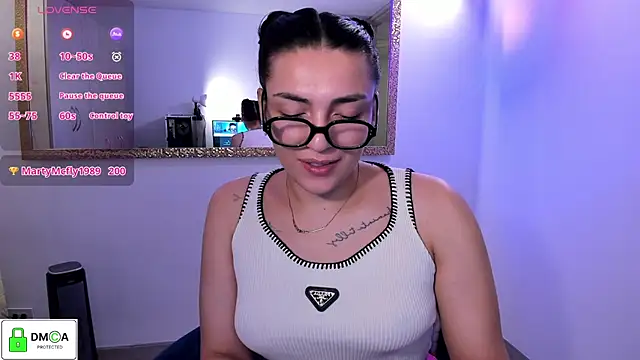 EricaVanderhill online show from May 22, 2026, 3:02 am