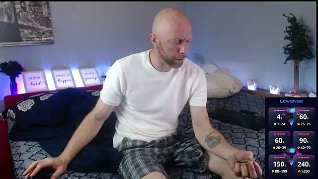 Snapshot of MaxRouger chatting on September 12, 2025, 6:24 am MaxRouger online show from September 12, 2025, 6:24 am